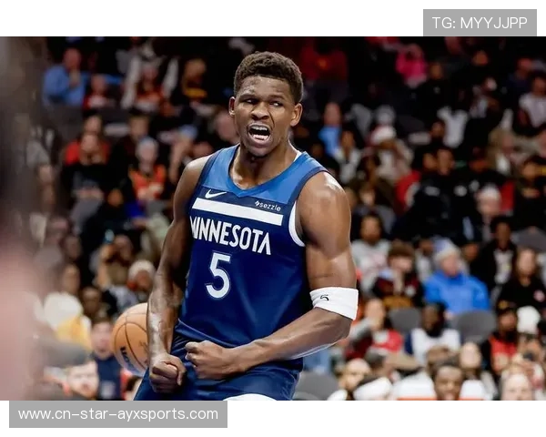 NBA爱德华兹轻盈拉杆突破赢得掌声