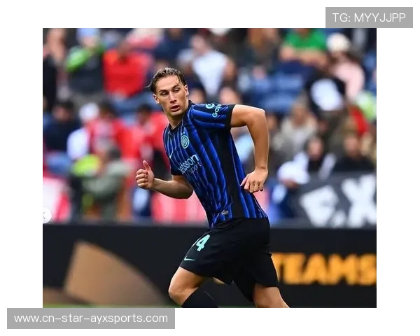 劳塔罗背身护球的稳定性让国际米兰前线推进更流畅