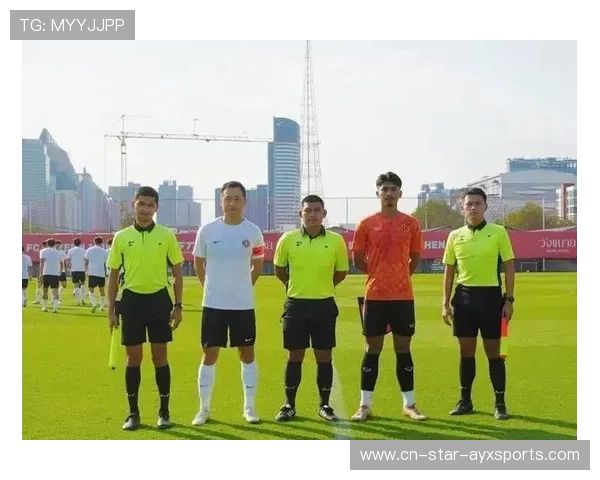 斯坦丘亮相大连英博训练场，领衔球队进行攻防演练