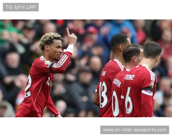 萨拉赫为队友送出直塞，利物浦配合高效