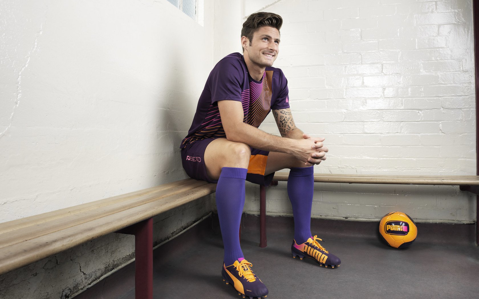 《英雄联盟》青训营：电竞新星的摇篮与残酷竞争，英雄联盟 青训